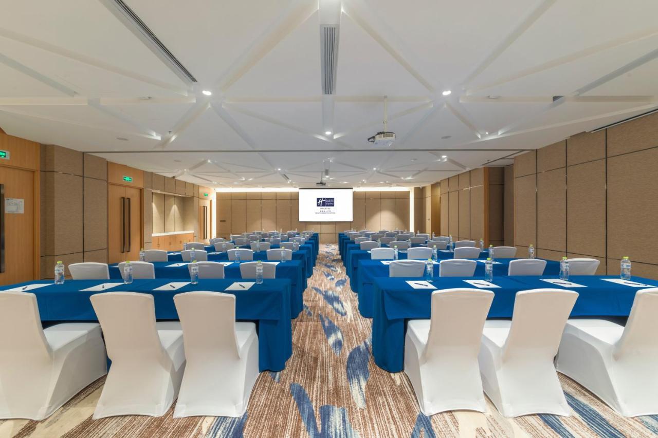 Holiday Inn Express Qingdao Chengyang Central By Ihg Exterior foto
