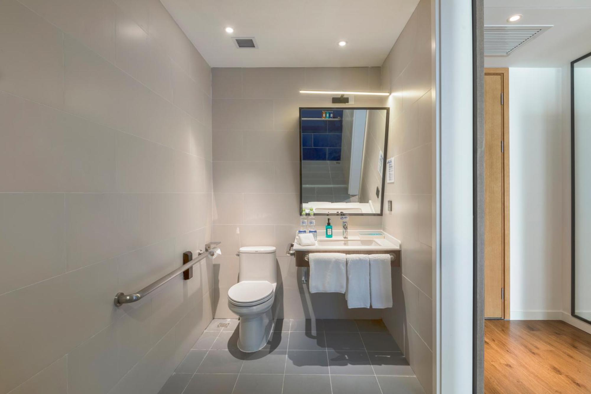 Holiday Inn Express Qingdao Chengyang Central By Ihg Exterior foto